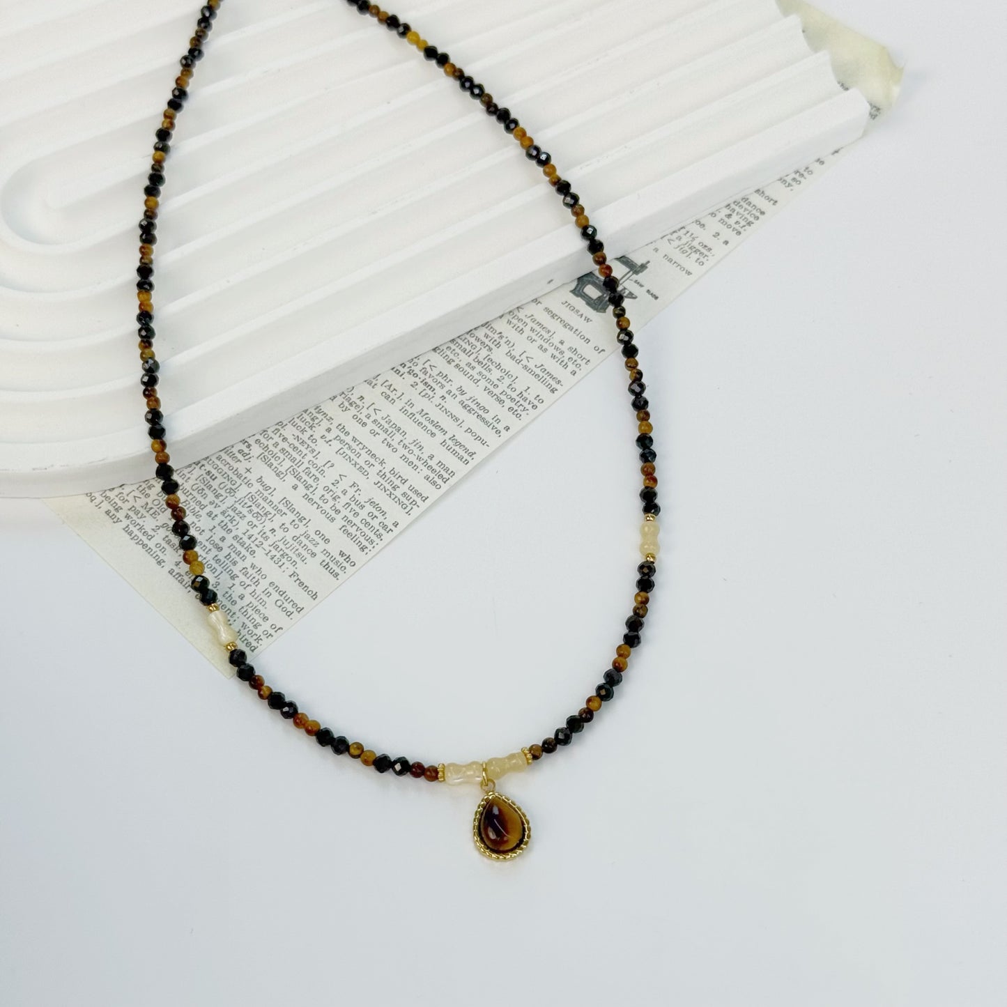 Tiger Eye & Shell Bead Choker with Teardrop Pendant – Boho Natural Elegance