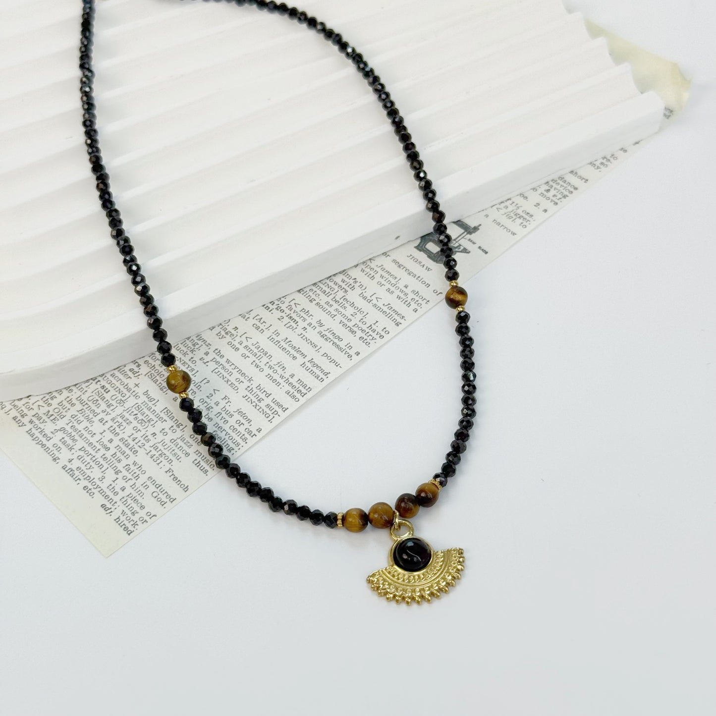 Black Spinel & Tiger Eye Fan Pendant Choker – Boho-Chic Elegance