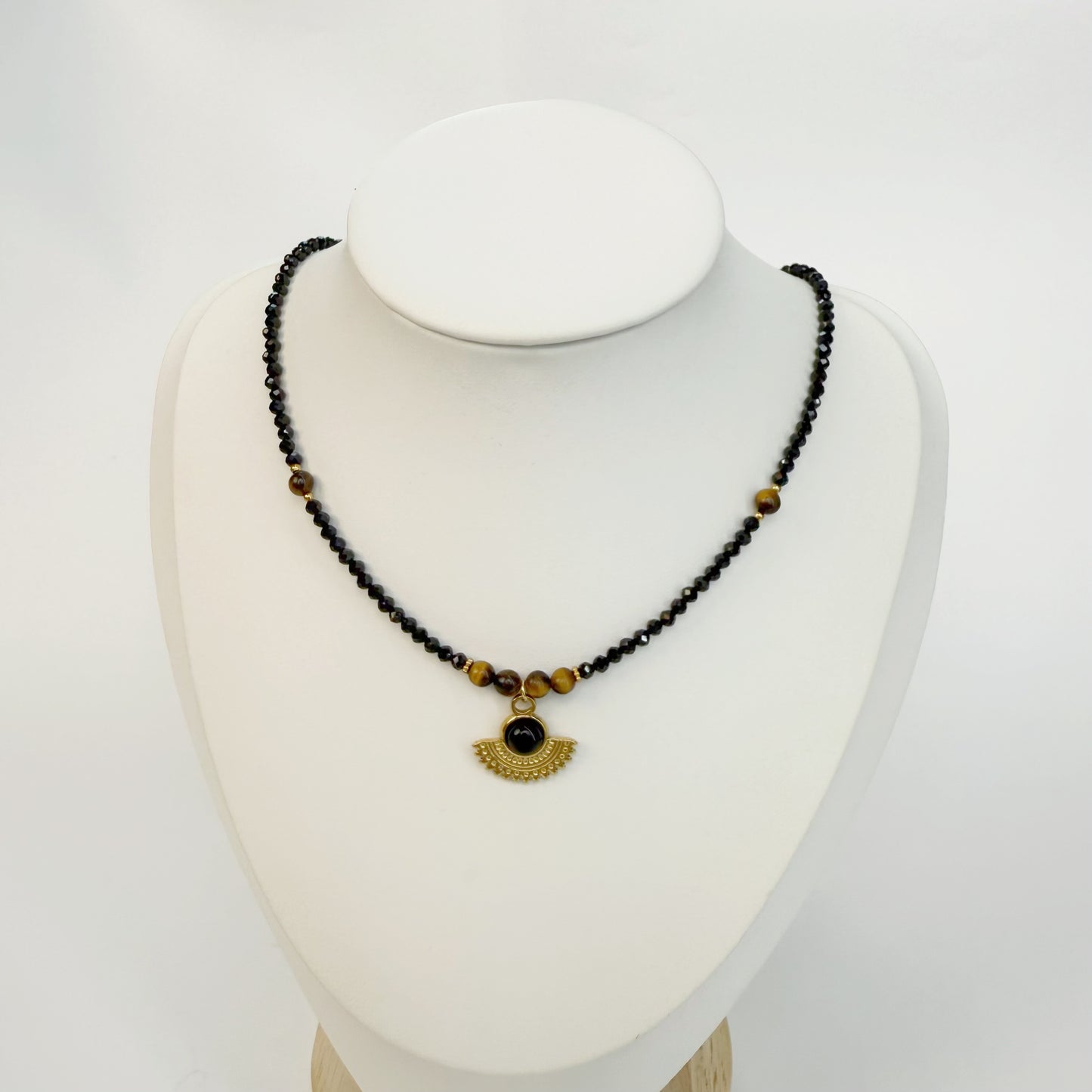 Black Spinel & Tiger Eye Fan Pendant Choker – Boho-Chic Elegance
